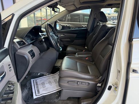 Used 2016 Honda Odyssey Touring Elite image 5