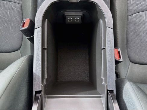 Certified 2025 Toyota RAV4 XLE FWD image 31