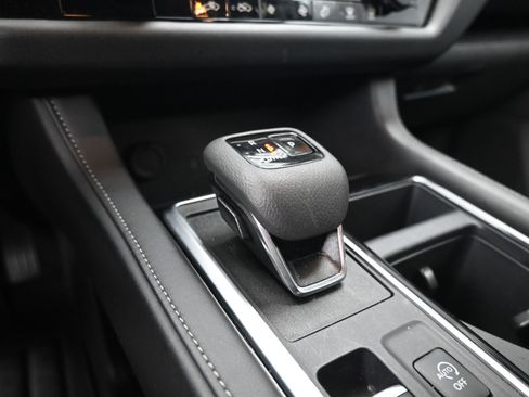 Used 2025 Nissan Pathfinder SL image 15