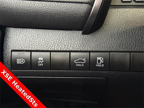 Used 2020 Toyota Camry XSE image 28