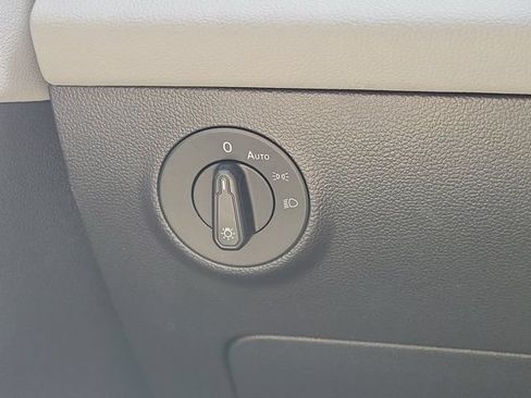 Certified 2023 Volkswagen Taos SE FWD image 19
