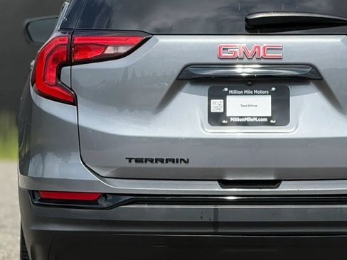 Used 2021 GMC Terrain SLE w/ Driver Convenience Package FWD image 13