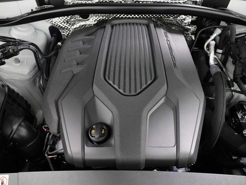 Certified 2026 Porsche Macan AWD/4WD image 42