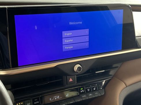 Used 2025 Toyota Crown Signia image 17