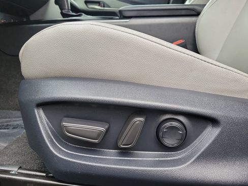Used 2025 Toyota Camry SE FWD image 24