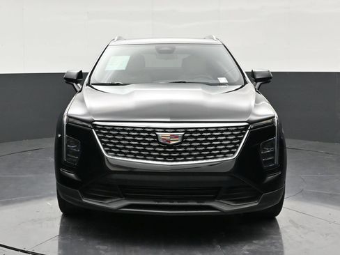 Certified 2024 Cadillac XT4 Luxury w/ Cold Weather Package FWD image 8