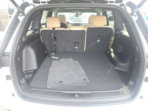 Used 2025 Jeep Grand Cherokee Limited image 28