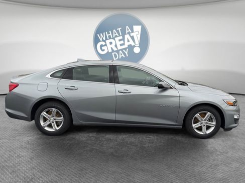 Used 2024 Chevrolet Malibu LT FWD image 2