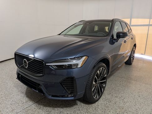 Used 2026 Volvo XC60 B5 Ultra AWD/4WD image 3