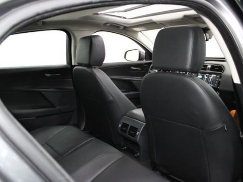 Used 2017 Jaguar XE Premium image 23