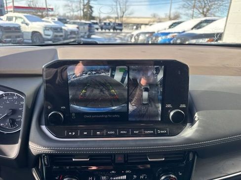 Used 2021 Nissan Rogue SL w/ Premium Package image 15