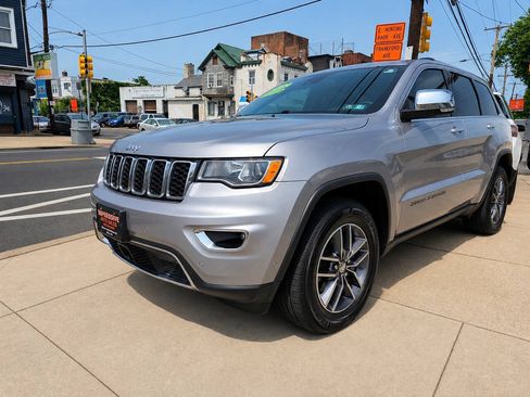 Used 2018 Jeep Grand Cherokee Limited AWD/4WD image 2