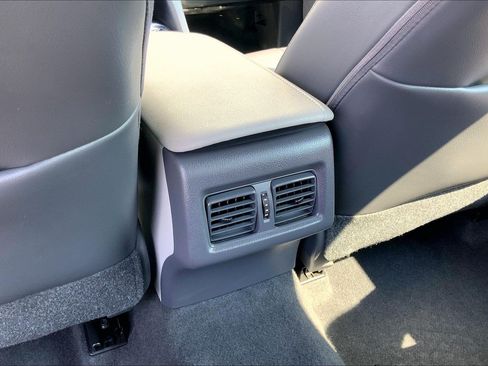 Used 2020 Toyota Camry XLE w/ Sunroof Package FWD image 40