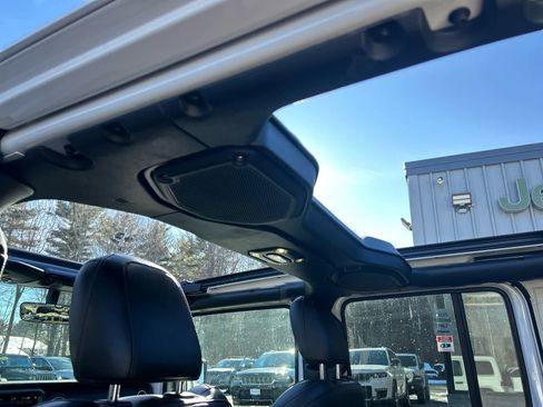 Used 2023 Jeep Wrangler Sahara w/ Cold Weather Group image 28