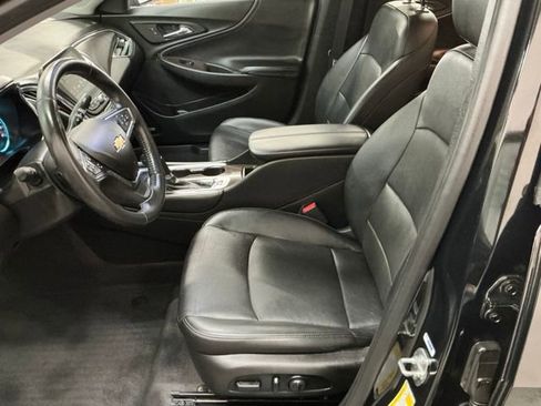 Used 2018 Chevrolet Malibu Premier w/ Premier Sun and Wheel Package image 13