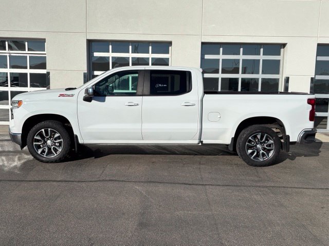 Used 2022 Chevrolet Silverado 1500 LT AWD/4WD image 3
