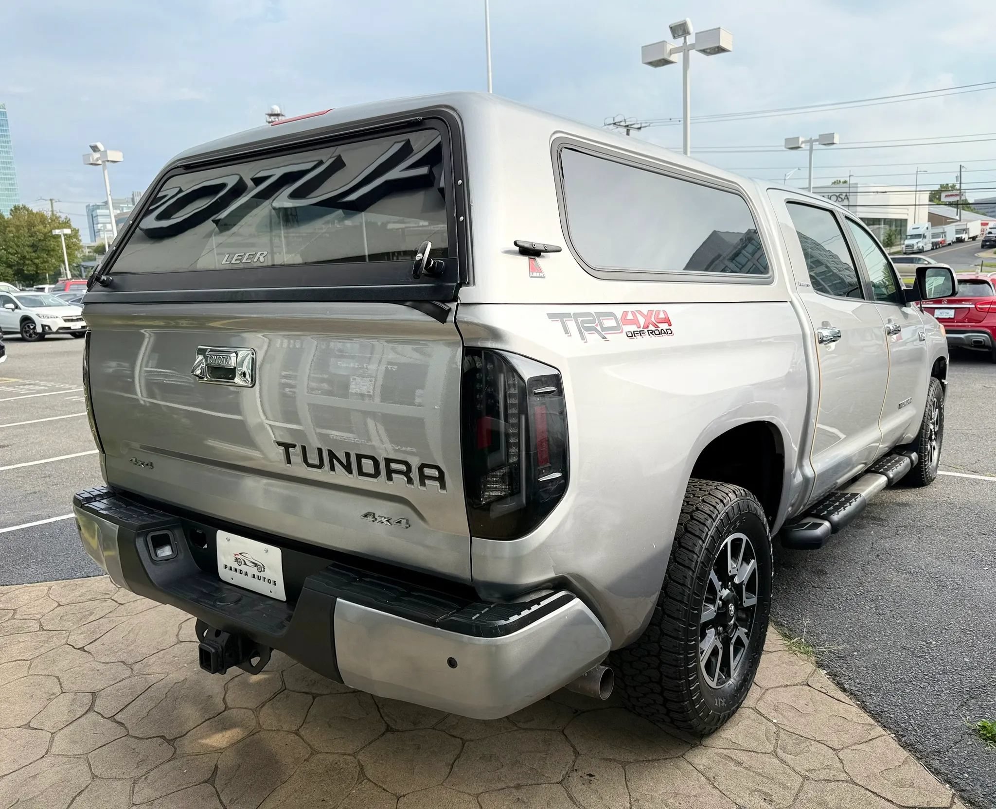 Used 2017 Toyota Tundra Limited w/ Limited Premium Package AWD/4WD image 7