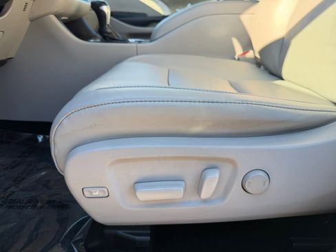 Used 2019 Toyota Highlander XLE image 28