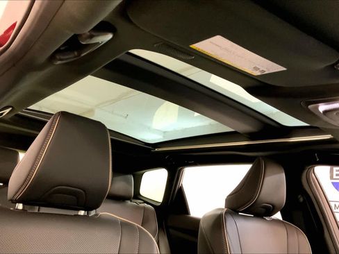 Used 2025 Toyota Crown Signia w/ Advanced Technology Package image 13