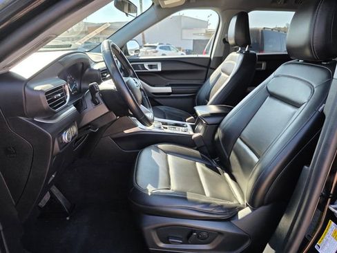 Used 2022 Ford Explorer XLT w/ Equipment Group 202A image 15