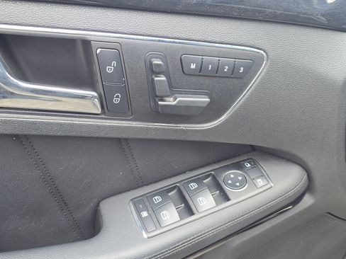 Used 2010 Mercedes-Benz E 350 4MATIC Sedan image 23