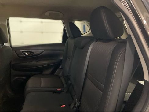 Used 2017 Nissan Rogue SV image 11