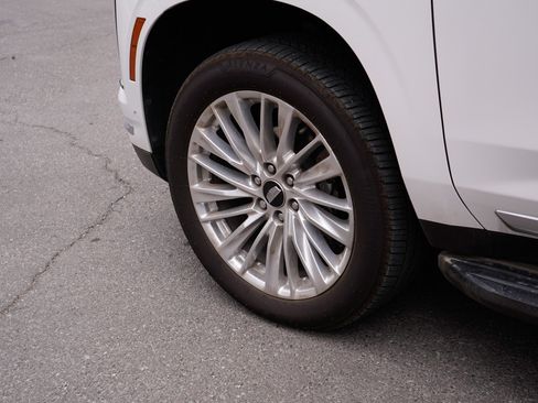 Used 2025 Cadillac Escalade ESV Premium Luxury w/ LPO, Floor Liner Package AWD/4WD image 5