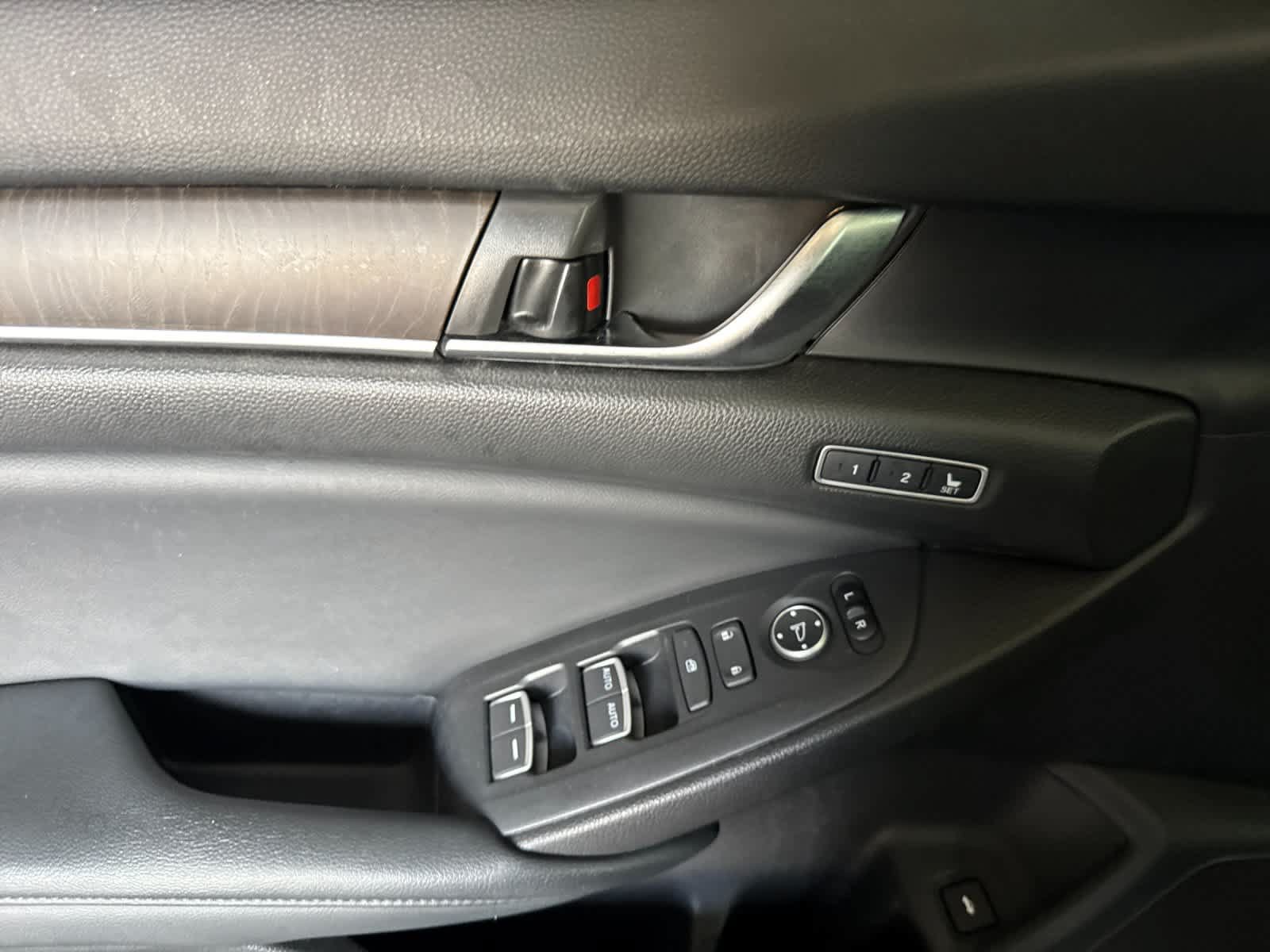 Used 2018 Honda Accord Touring image 12