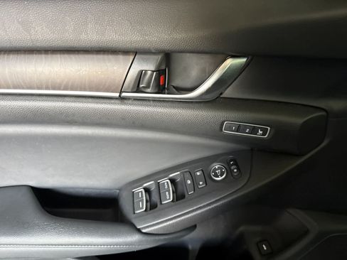 Used 2018 Honda Accord Touring image 12