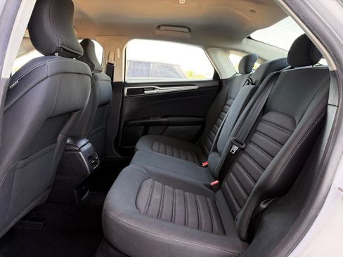 Used 2019 Ford Fusion SE FWD image 17