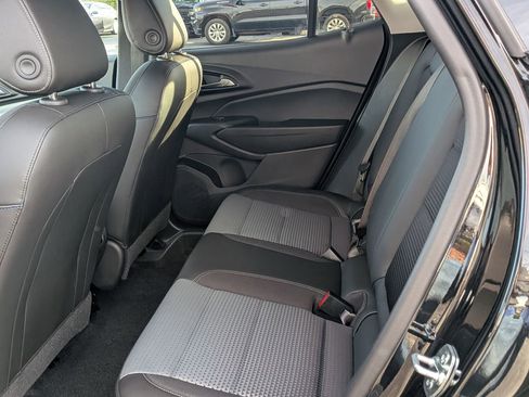 Used 2025 Chevrolet Trax LT w/ LT Convenience Package image 32