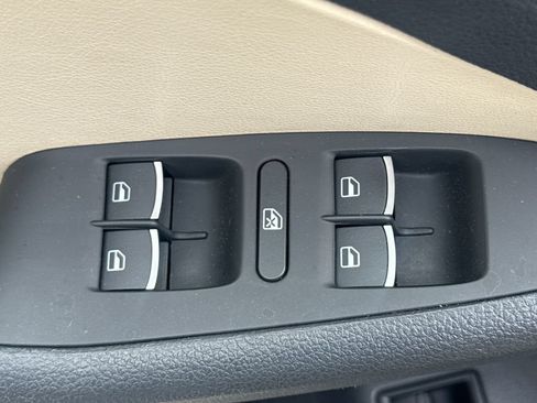 Used 2016 Volkswagen Jetta SEL FWD image 14