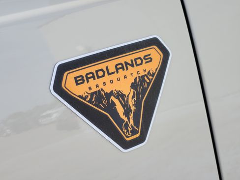 Used 2025 Ford Bronco Badlands AWD/4WD image 13