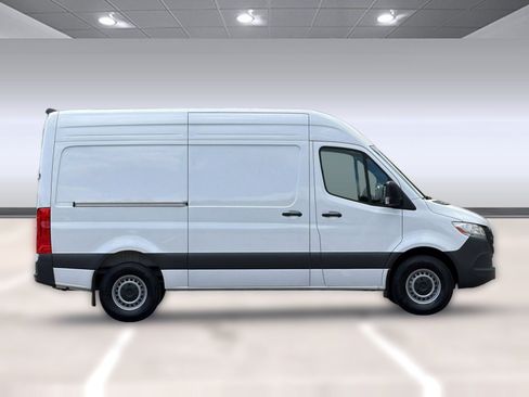 Used 2025 Mercedes-Benz Sprinter 2500 image 8