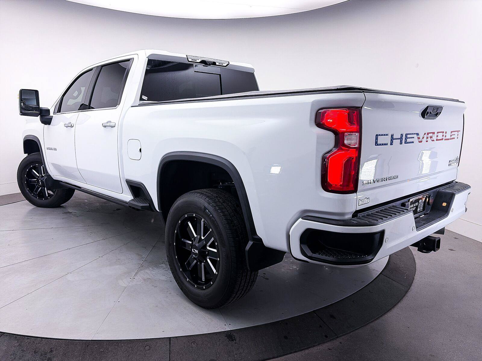 Used 2022 Chevrolet Silverado 2500 High Country w/ Z71 Off-Road Package AWD/4WD image 2