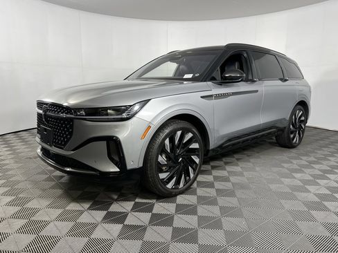 Used 2024 Lincoln Nautilus Reserve w/ Jet Appearance Package (87T) image 3