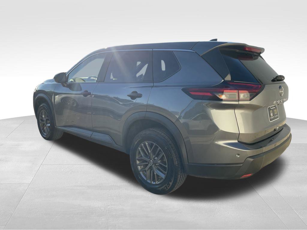 Used 2024 Nissan Rogue S FWD image 7