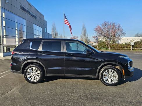 Used 2025 Mitsubishi Outlander ES image 8