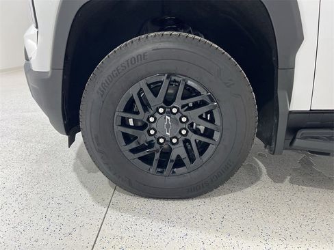 New 2025 Chevrolet Silverado EV LT image 30