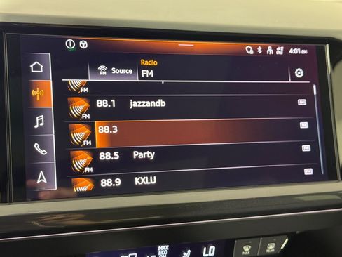 Used 2025 Audi Q4 e-tron Premium w/ Convenience Package image 17