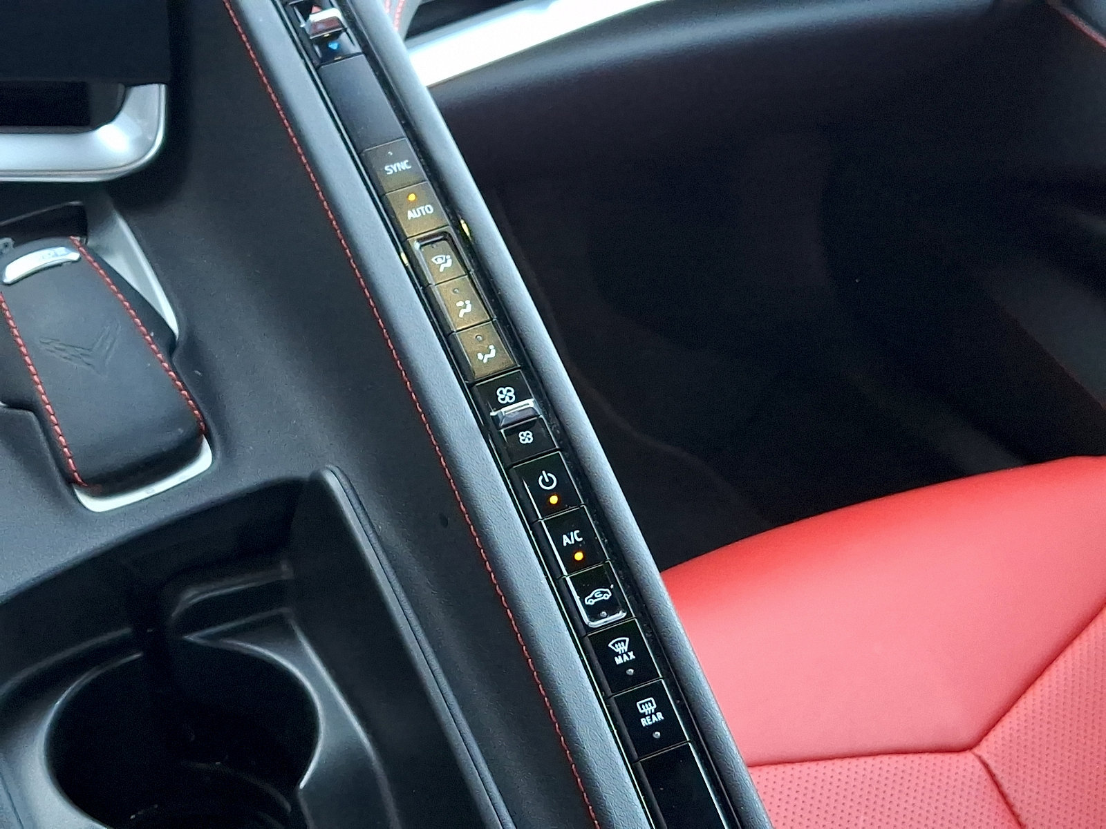 Used 2024 Chevrolet Corvette Stingray Convertible w/ 1LT RWD image 18