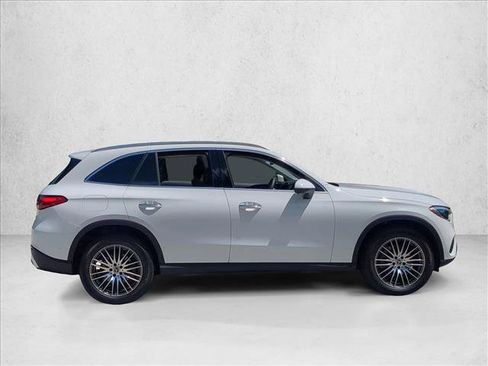 Used 2023 Mercedes-Benz GLC 300 image 4
