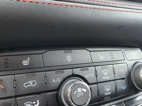 Used 2023 Dodge Durango GT image 7