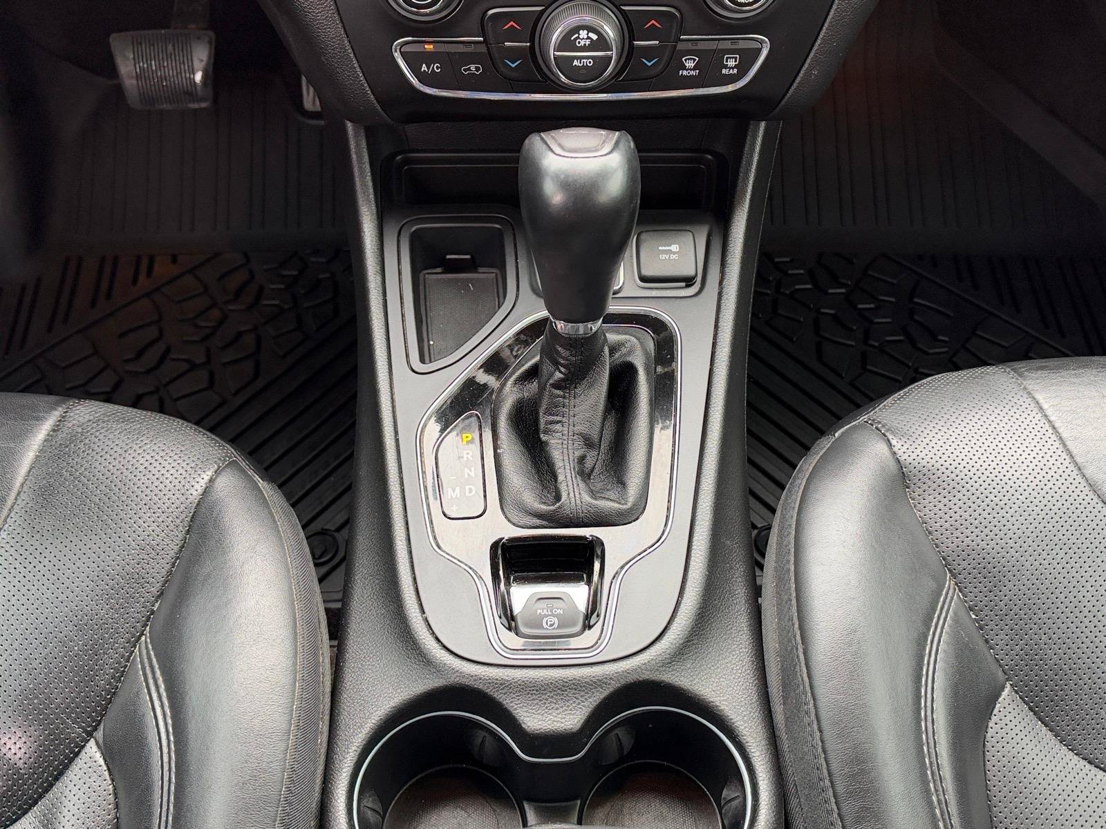 Used 2019 Jeep Cherokee Limited FWD image 13