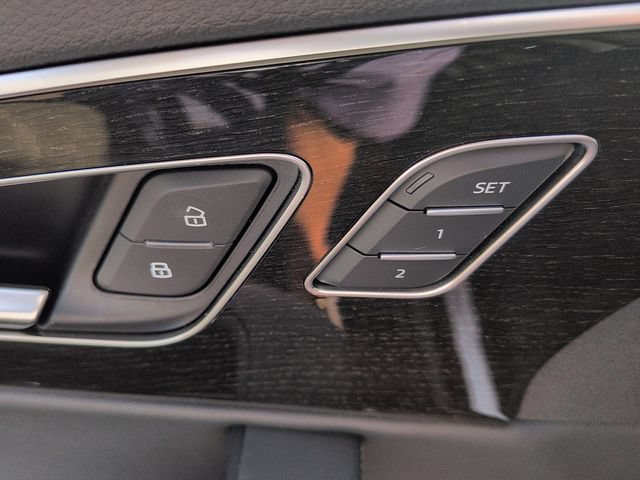 Used 2025 Audi Q7 3.0T Prestige AWD/4WD image 17
