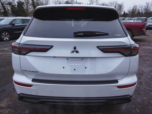 New 2026 Mitsubishi Outlander ES image 6