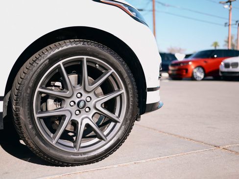 Used 2021 Land Rover Range Rover Velar R-Dynamic S image 21