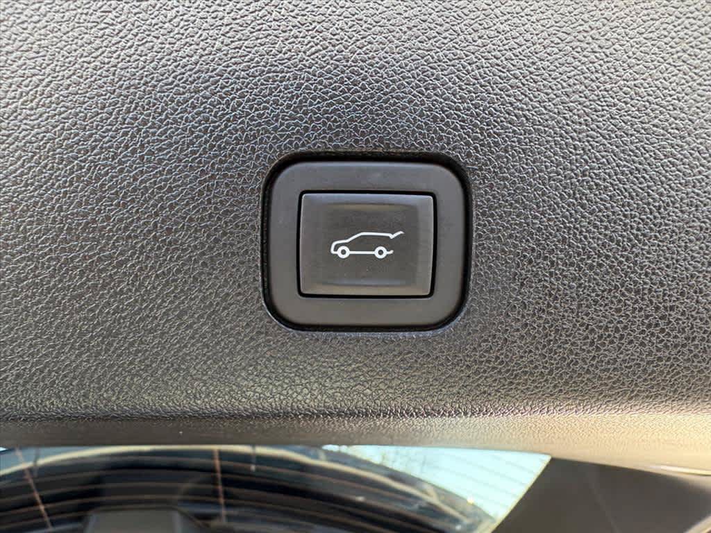 Used 2025 Cadillac XT6 Luxury FWD image 30