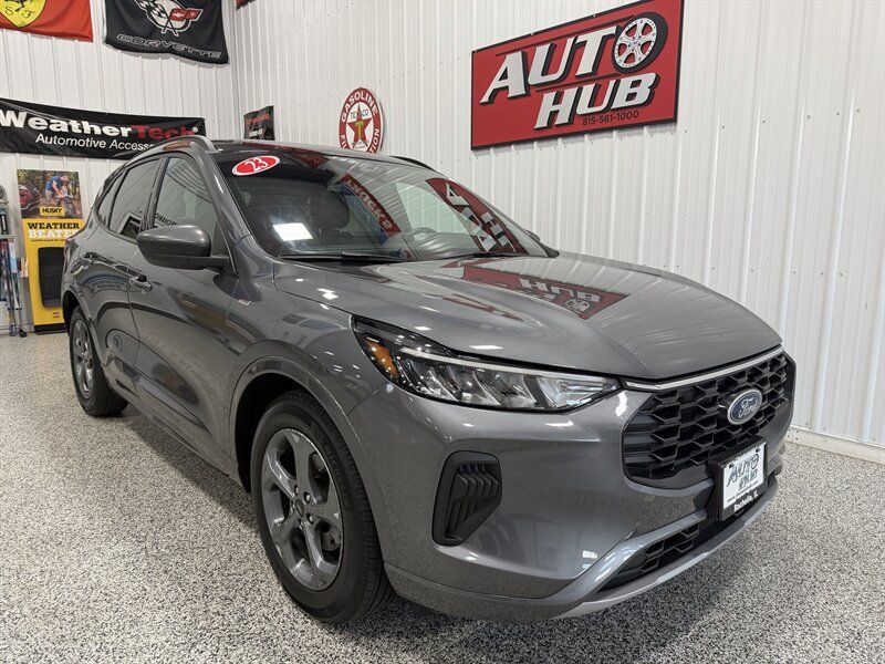 Used 2023 Ford Escape ST-Line w/ Tech Pack #1 FWD image 4