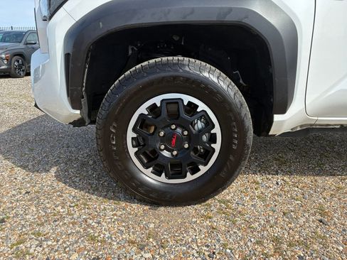 Used 2025 Toyota Tacoma TRD Off-Road AWD/4WD image 24